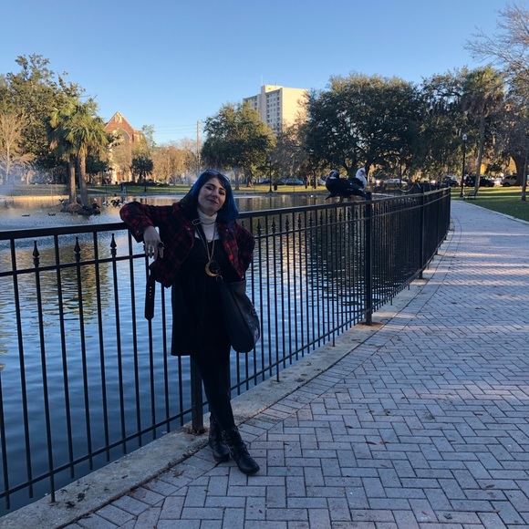 Meet your 🦇 Posher, Alejandra - Picture 2 of 3